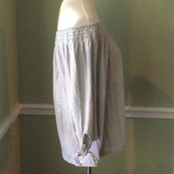 LUCKY BRAND OFF THE SHOULDER BLACK /WHITE SHIRT - Picture 4 of 5